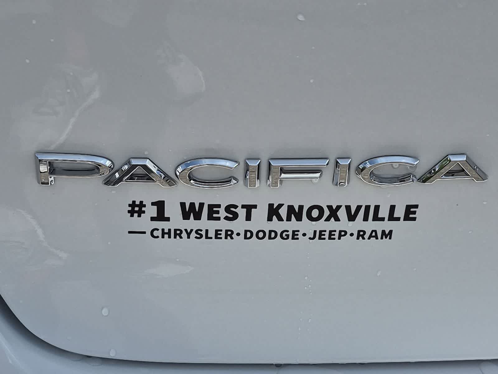 2027 Chrysler Pacifica Select