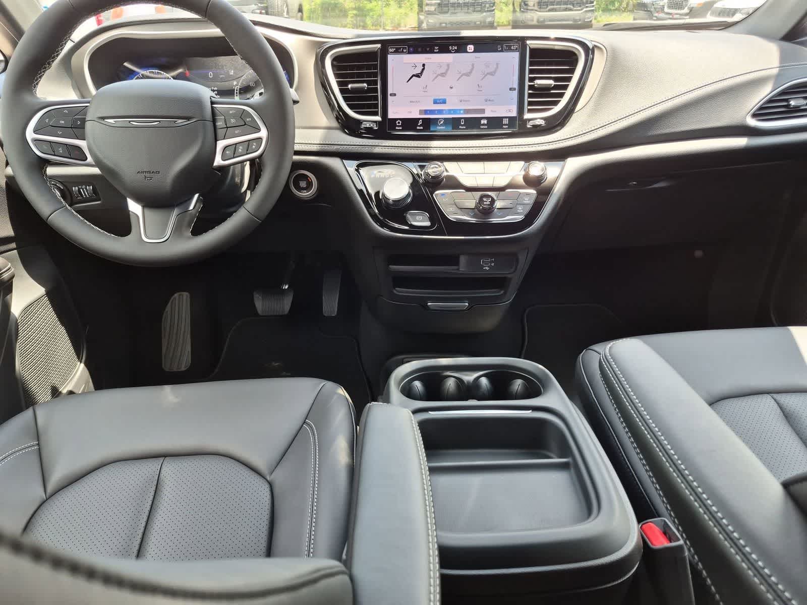 2027 Chrysler Pacifica Select