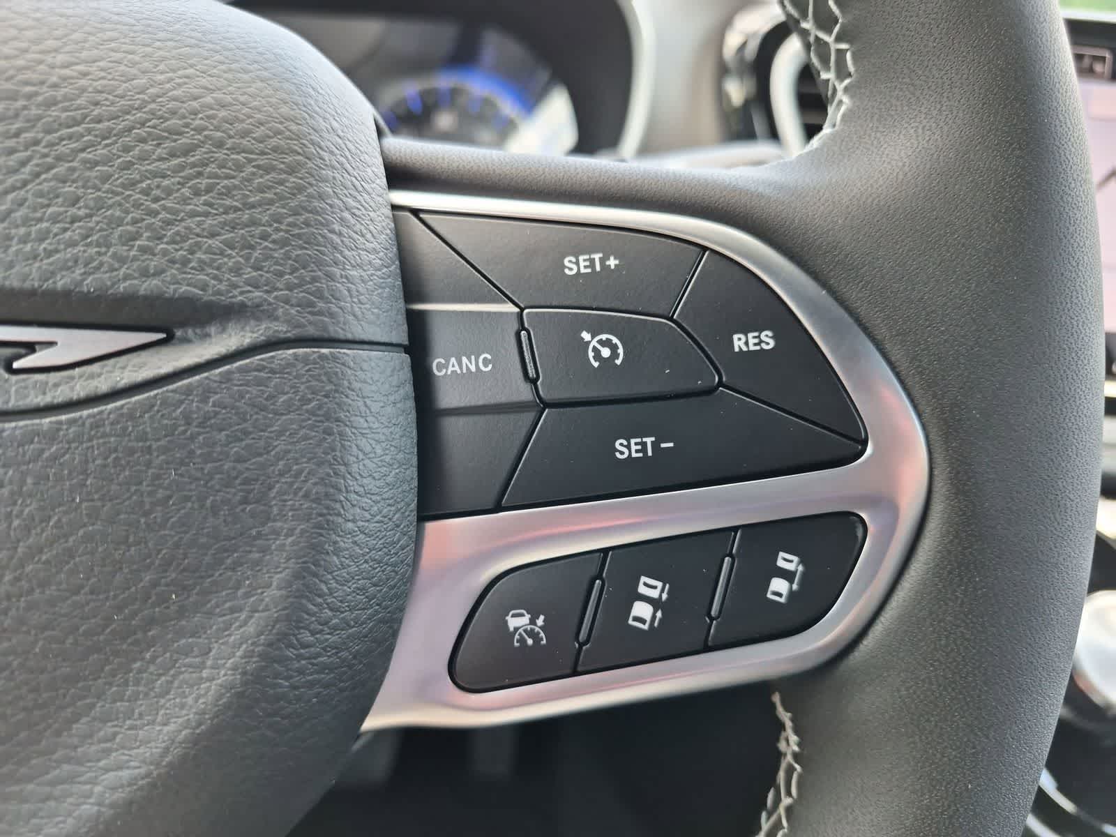 2027 Chrysler Pacifica Select