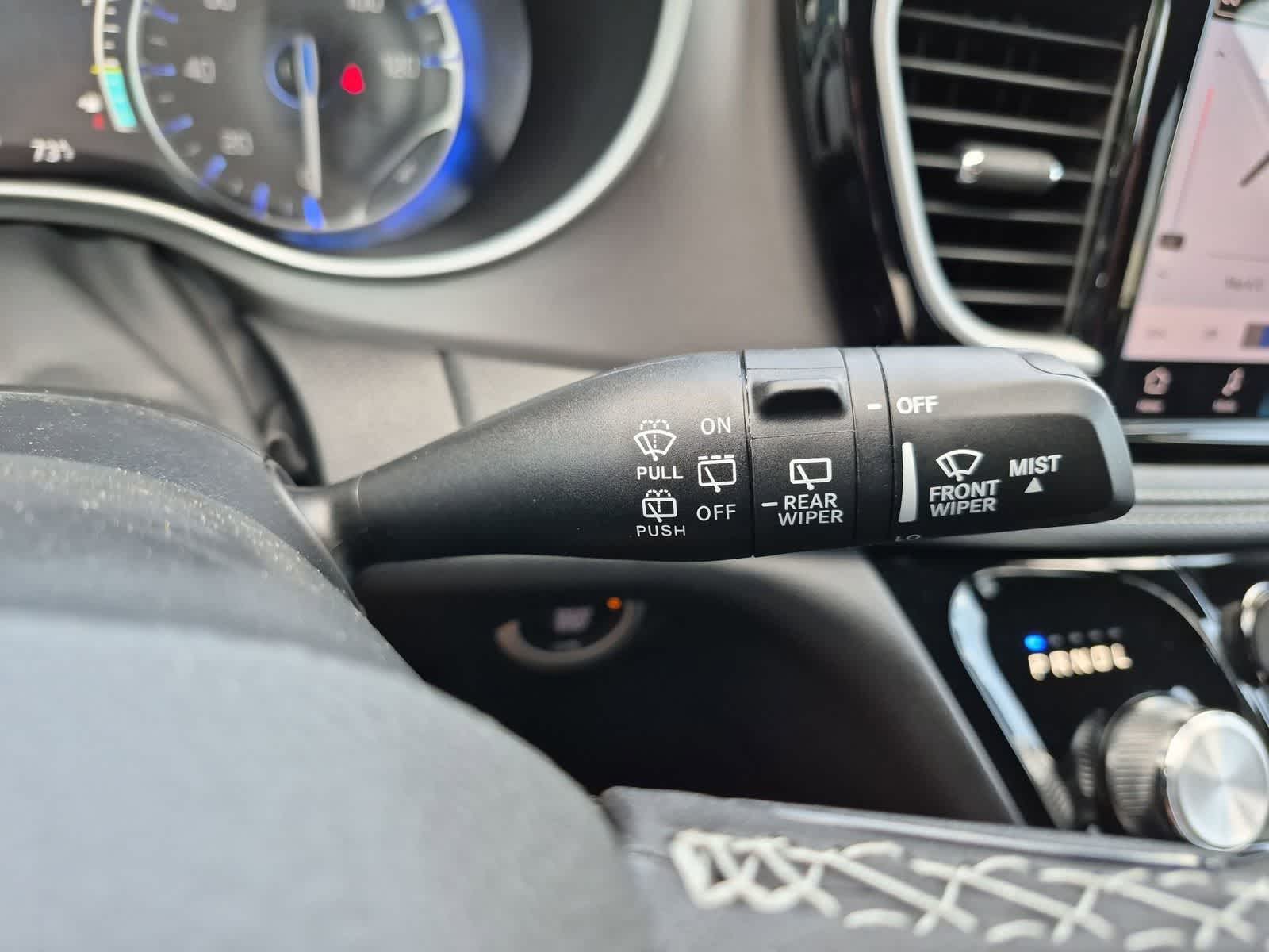 2027 Chrysler Pacifica Select
