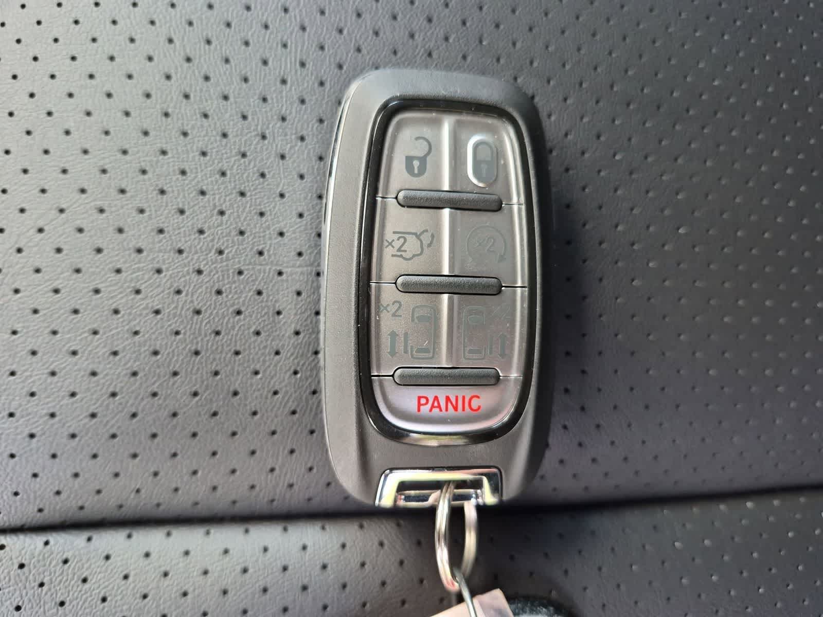 2027 Chrysler Pacifica Select