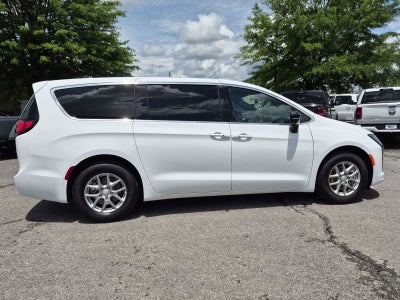 2027 Chrysler Pacifica Select