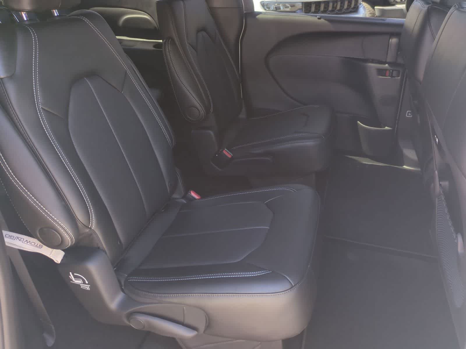 2027 Chrysler Pacifica PACIFICA SELECT