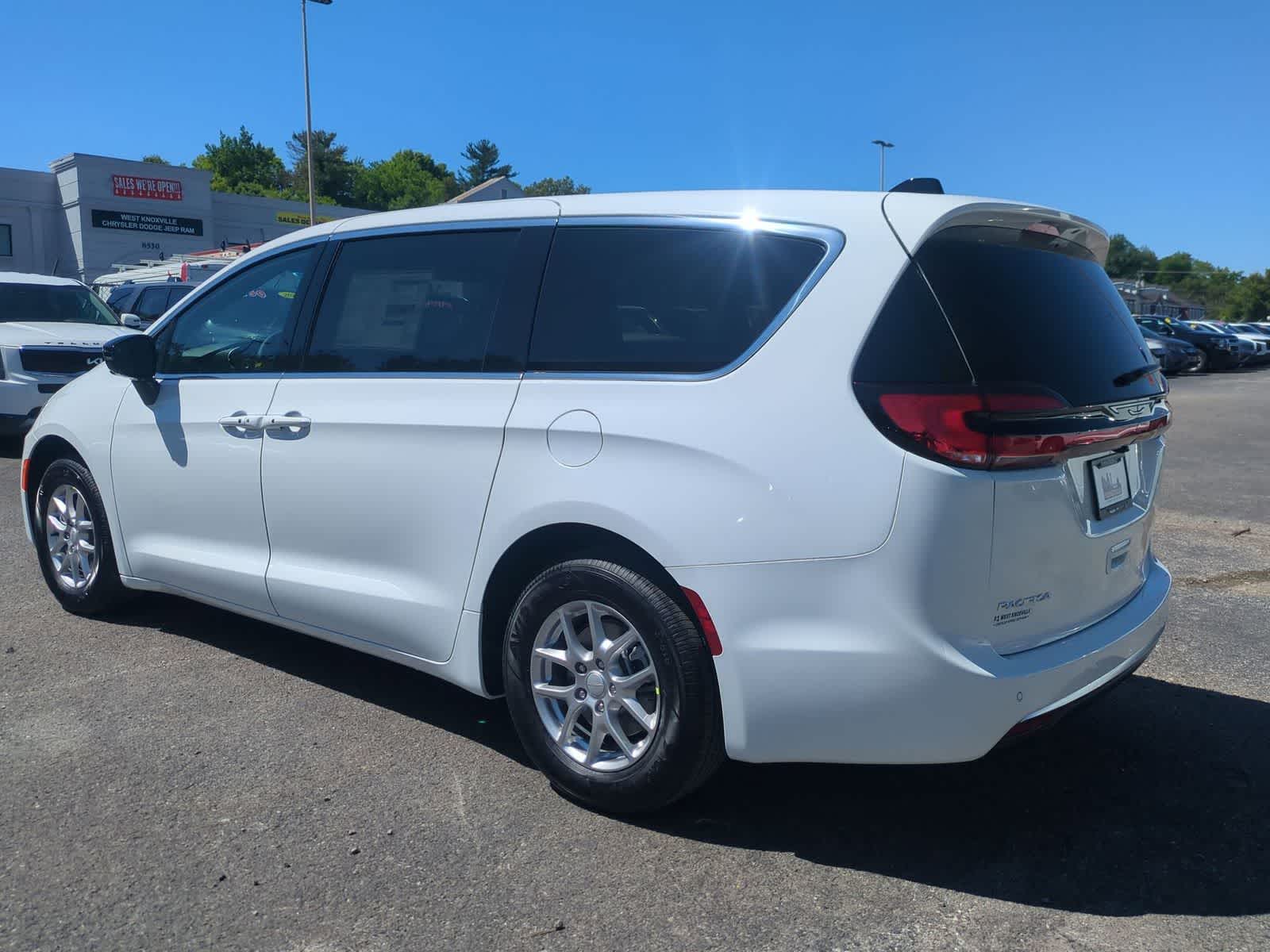 2027 Chrysler Pacifica PACIFICA SELECT