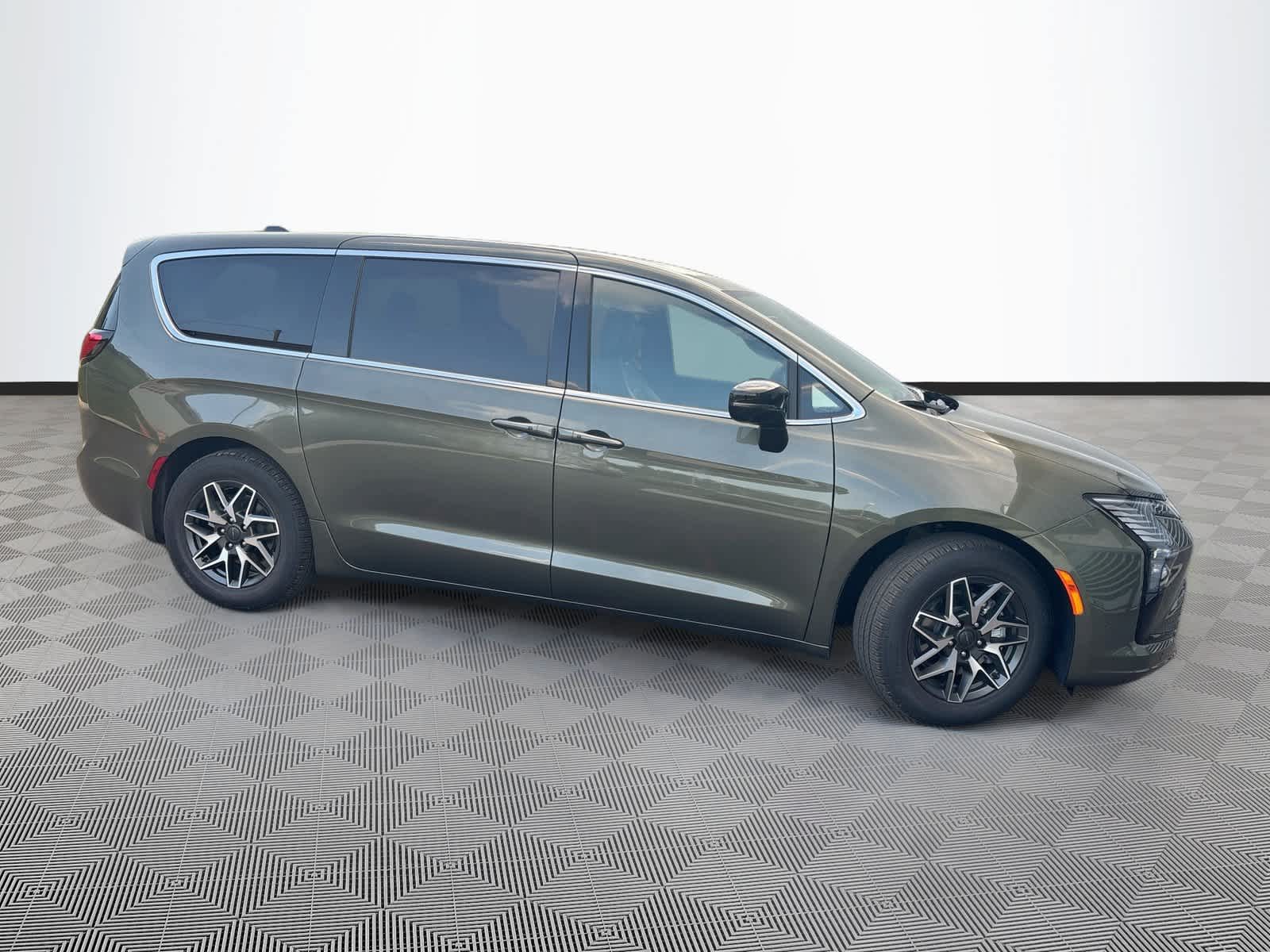 2027 Chrysler Pacifica PACIFICA LIMITED