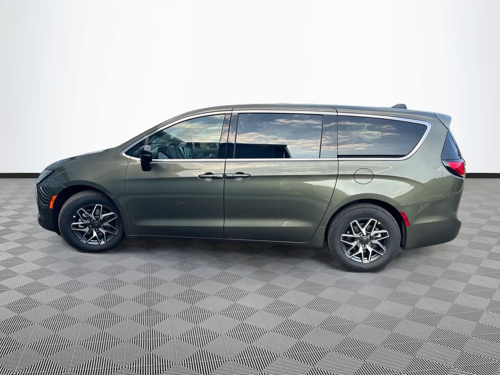 2027 Chrysler Pacifica PACIFICA LIMITED