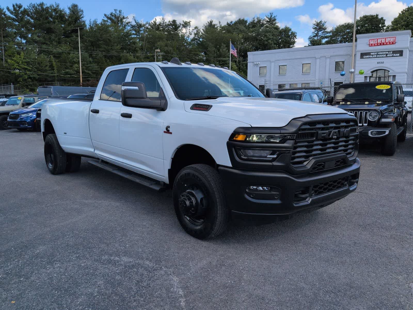2026 RAM 3500 RAM 3500 TRADESMAN CREW CAB 4X4 8' BOX