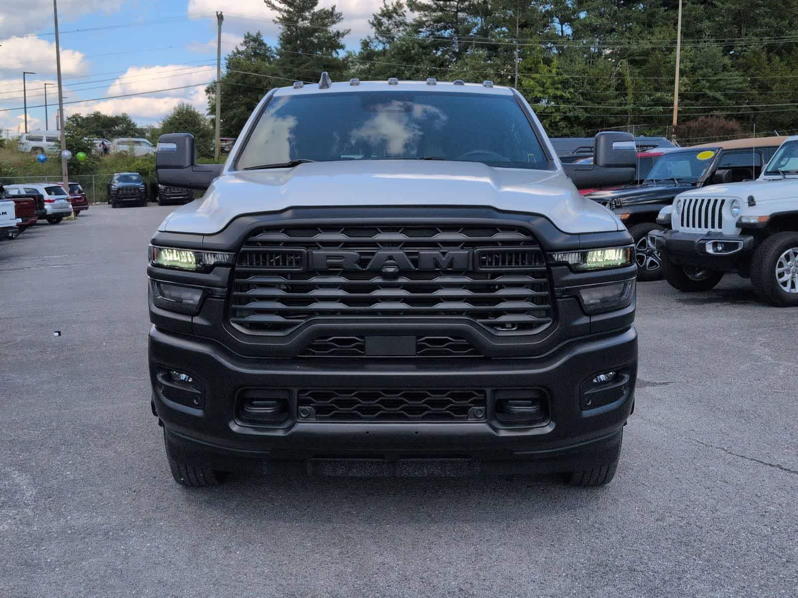 2026 RAM 3500 RAM 3500 TRADESMAN CREW CAB 4X4 8' BOX