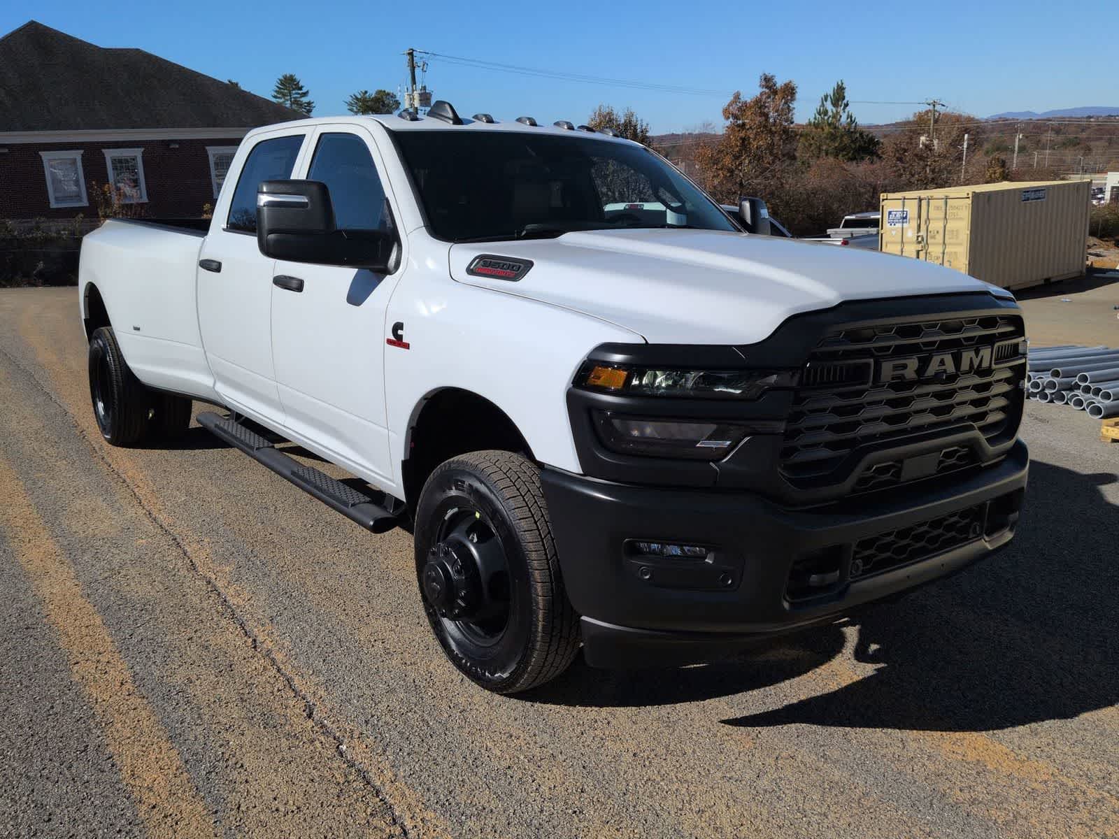 2026 RAM 3500 RAM 3500 TRADESMAN CREW CAB 4X4 8' BOX