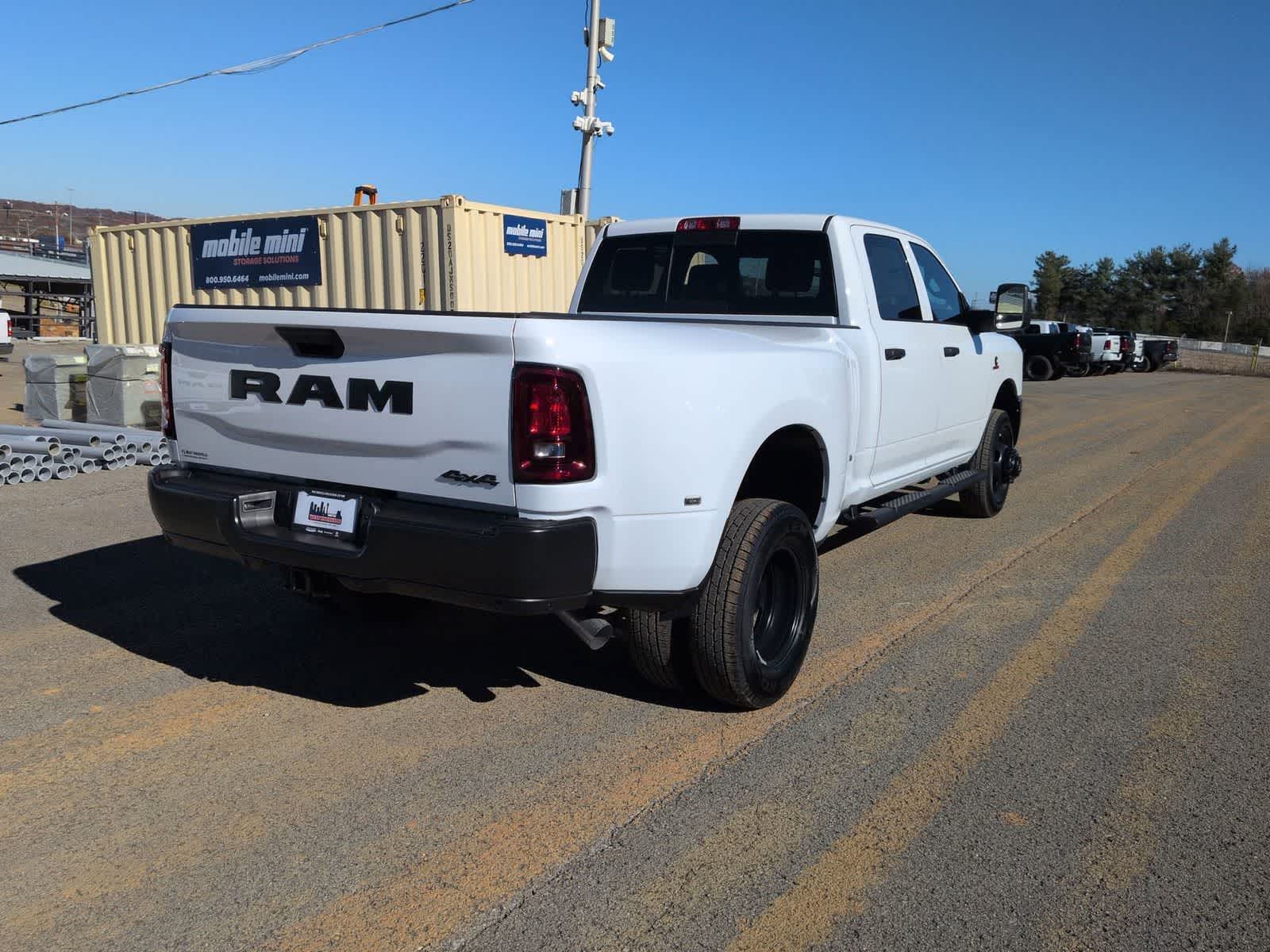 2026 RAM 3500 RAM 3500 TRADESMAN CREW CAB 4X4 8' BOX