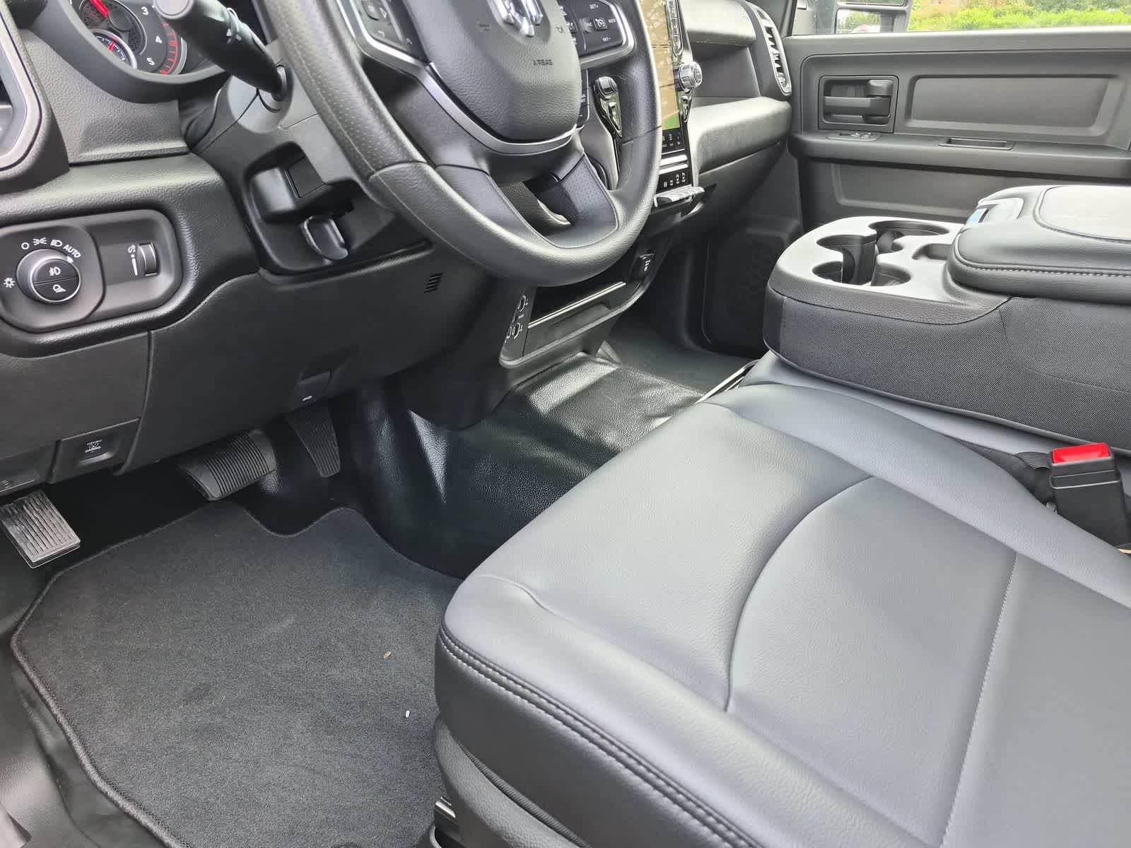 2026 RAM 3500 RAM 3500 TRADESMAN CREW CAB 4X4 8' BOX