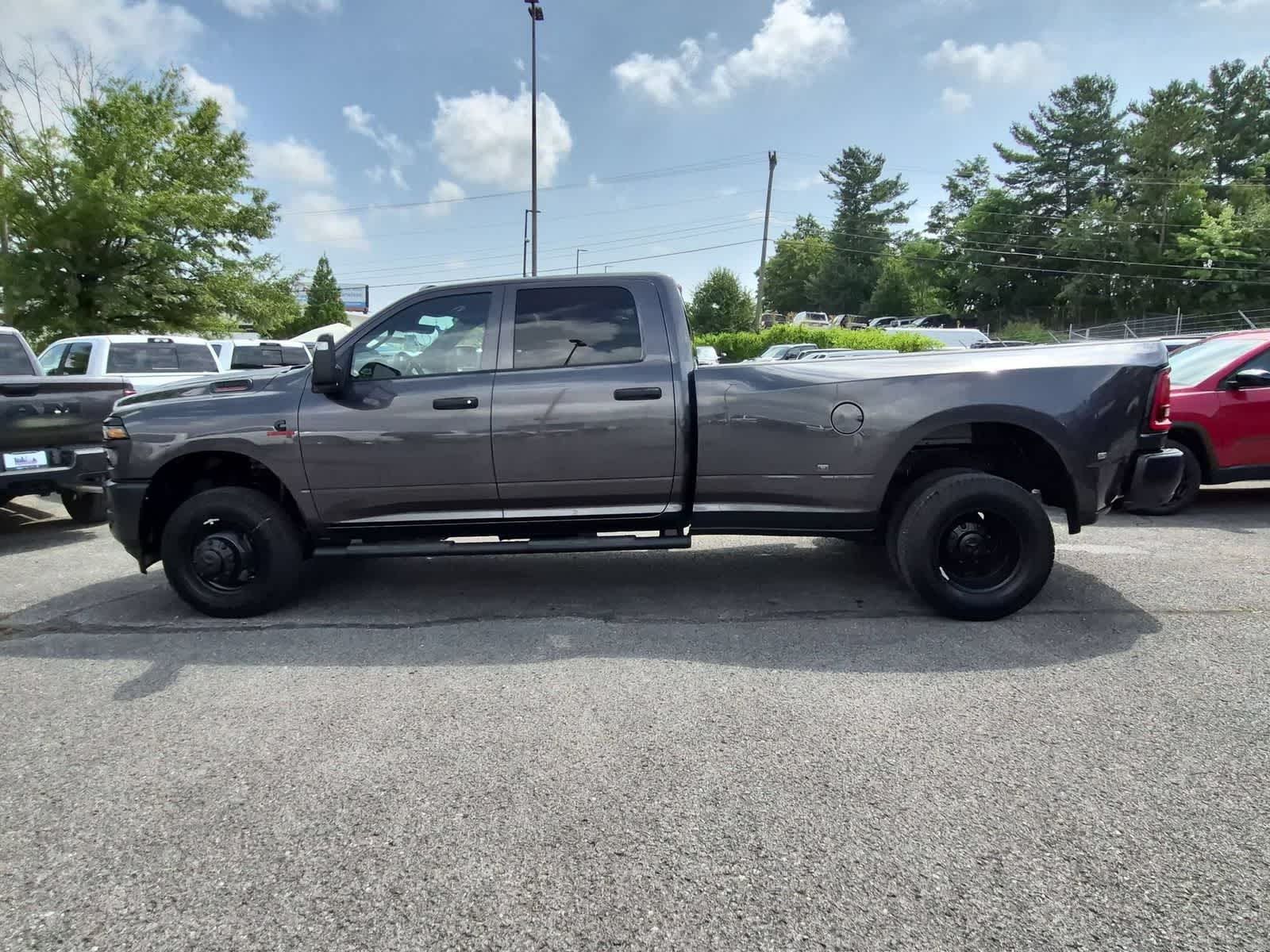 2026 RAM 3500 RAM 3500 TRADESMAN CREW CAB 4X4 8' BOX