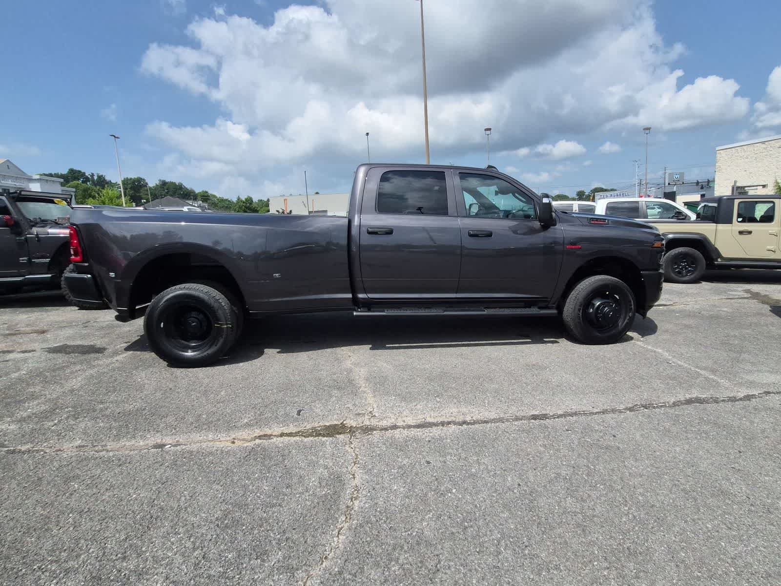 2026 RAM 3500 RAM 3500 TRADESMAN CREW CAB 4X4 8' BOX
