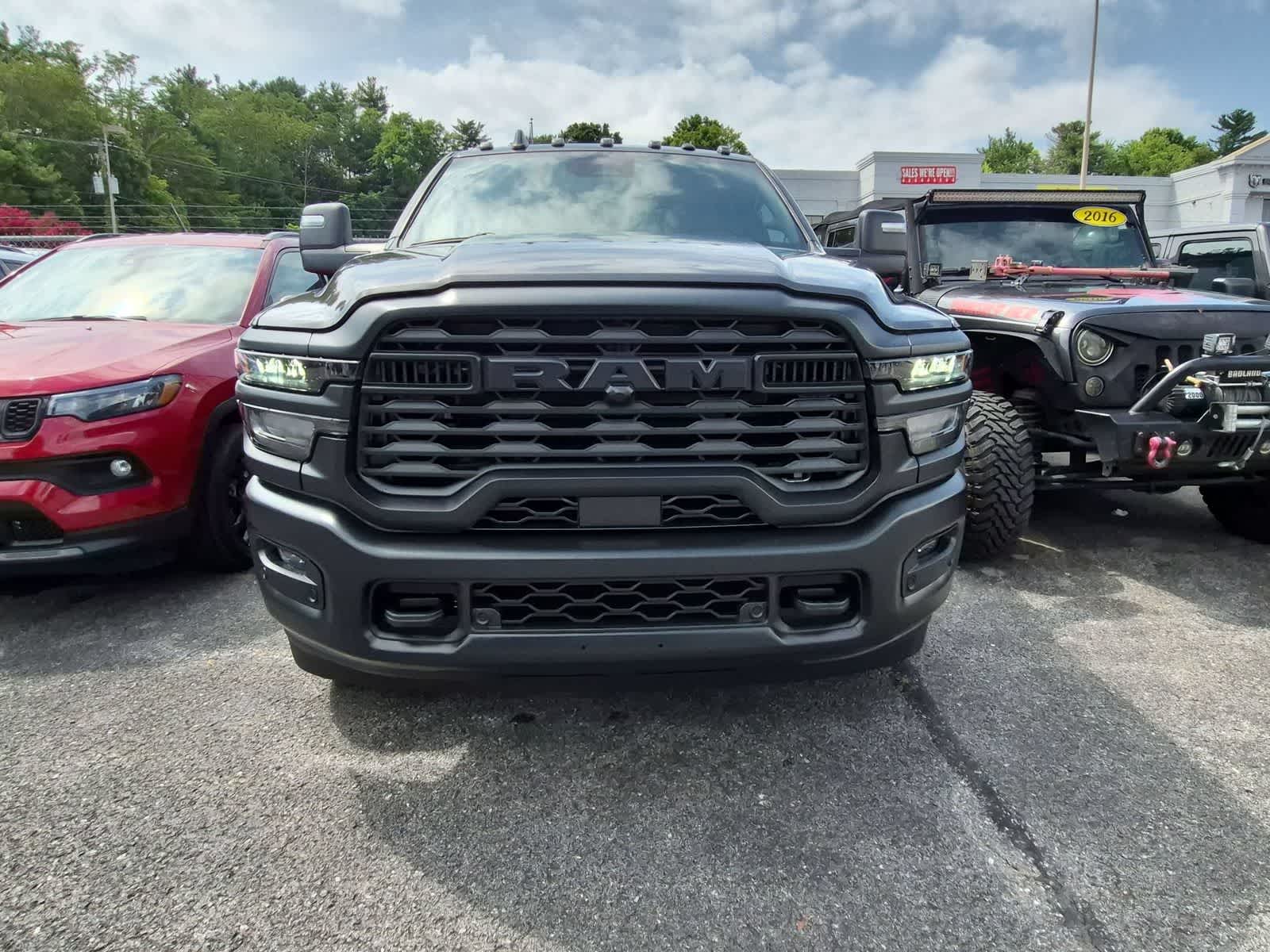 2026 RAM 3500 RAM 3500 TRADESMAN CREW CAB 4X4 8' BOX