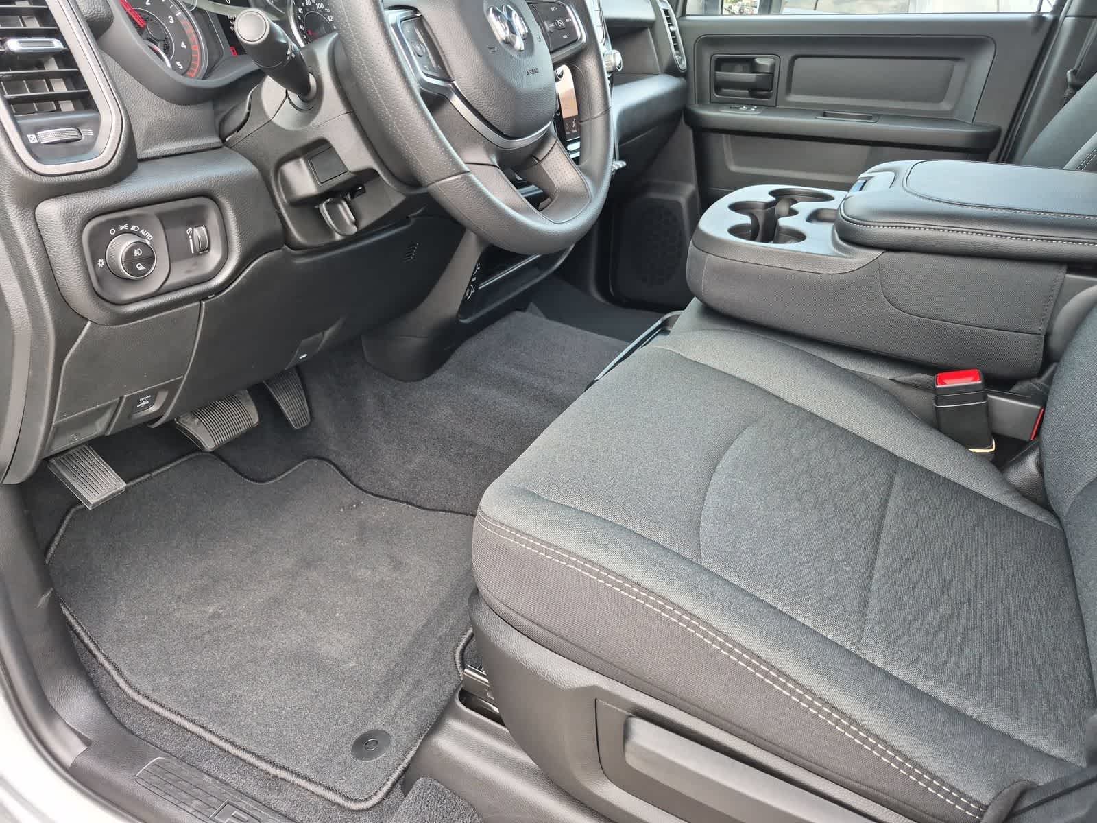 2026 RAM 3500 RAM 3500 TRADESMAN CREW CAB 4X4 8' BOX