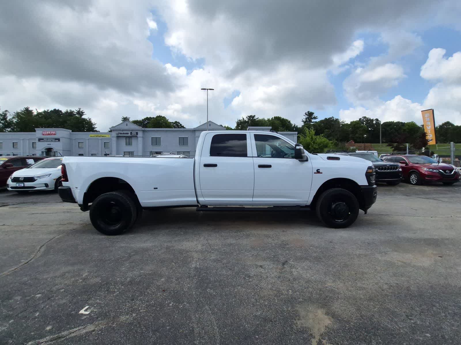 2026 RAM 3500 RAM 3500 TRADESMAN CREW CAB 4X4 8' BOX
