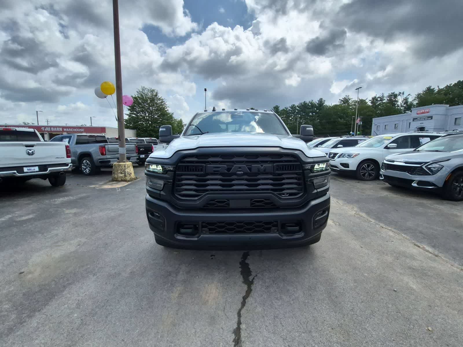 2026 RAM 3500 RAM 3500 TRADESMAN CREW CAB 4X4 8' BOX