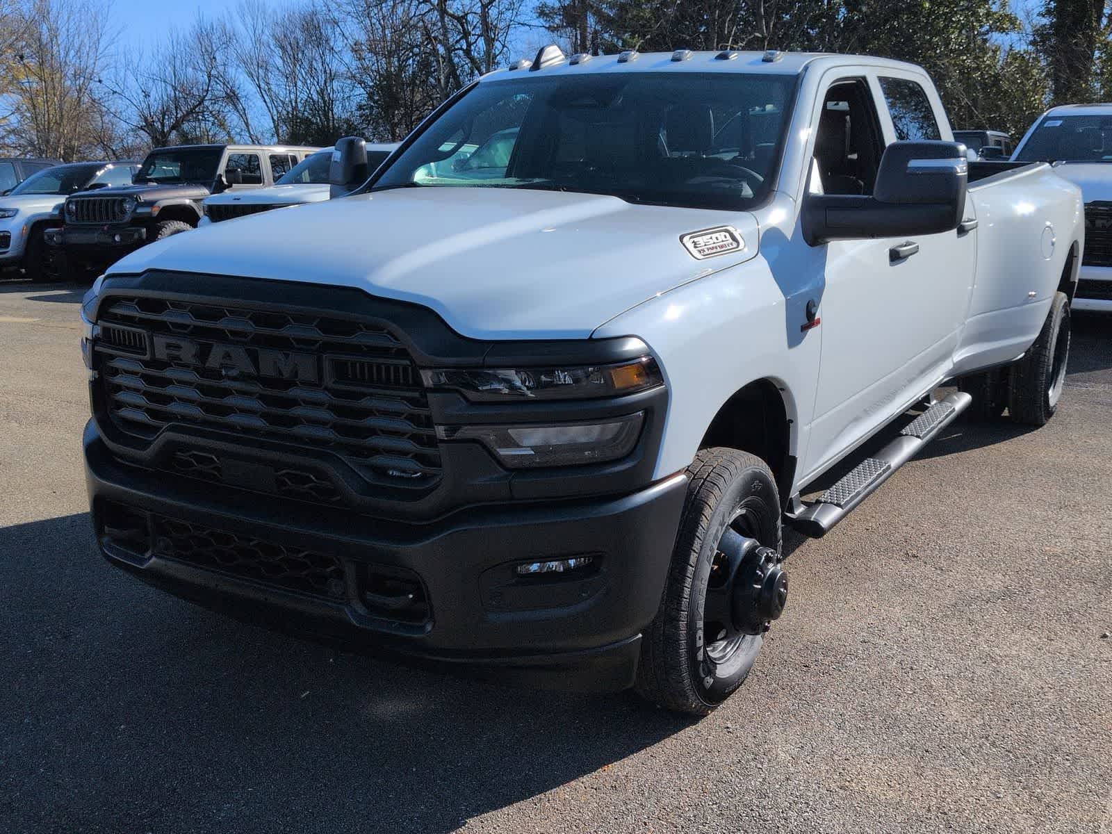 2026 RAM 3500 RAM 3500 TRADESMAN CREW CAB 4X4 8' BOX