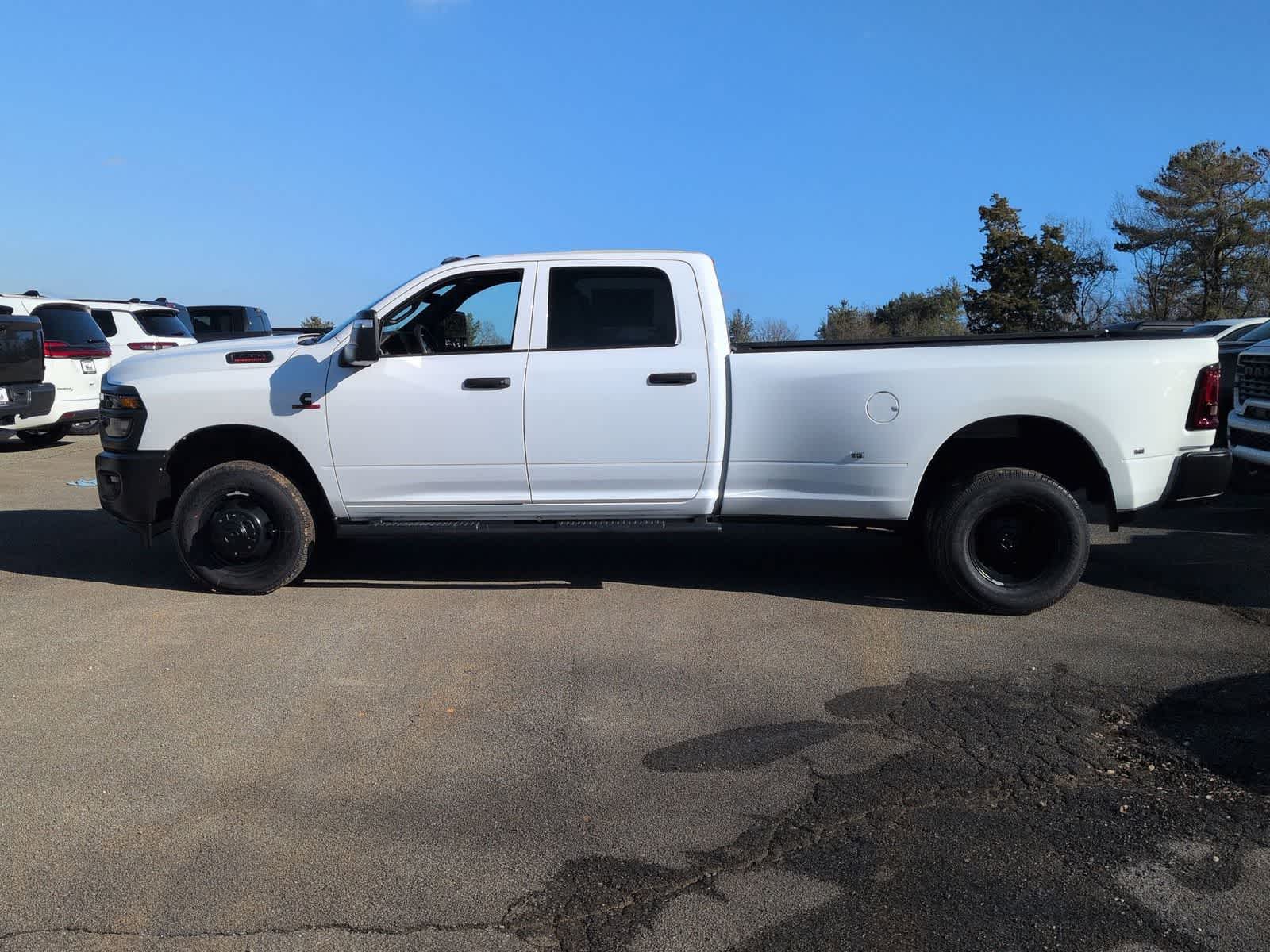 2026 RAM 3500 RAM 3500 TRADESMAN CREW CAB 4X4 8' BOX