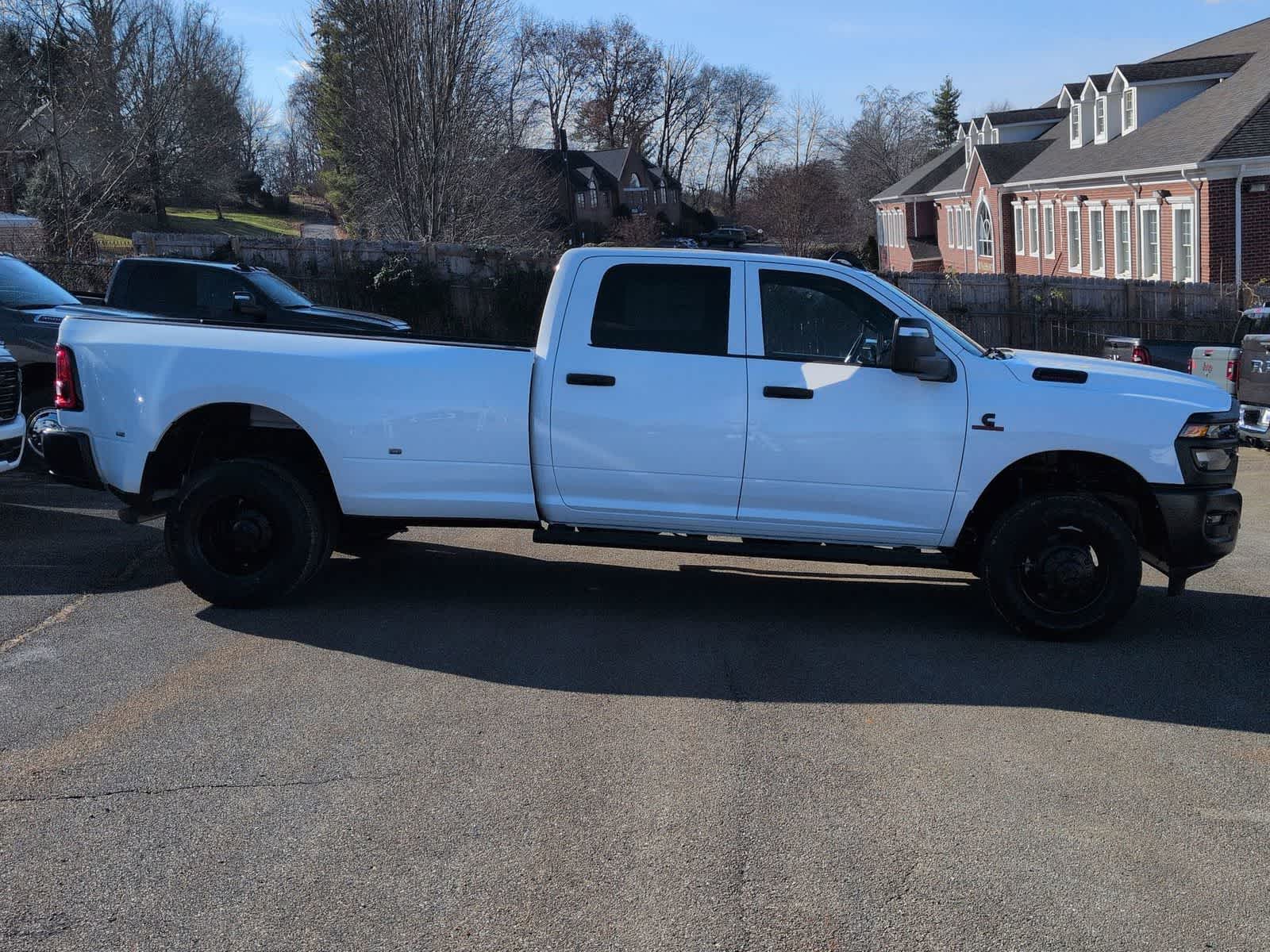 2026 RAM 3500 RAM 3500 TRADESMAN CREW CAB 4X4 8' BOX