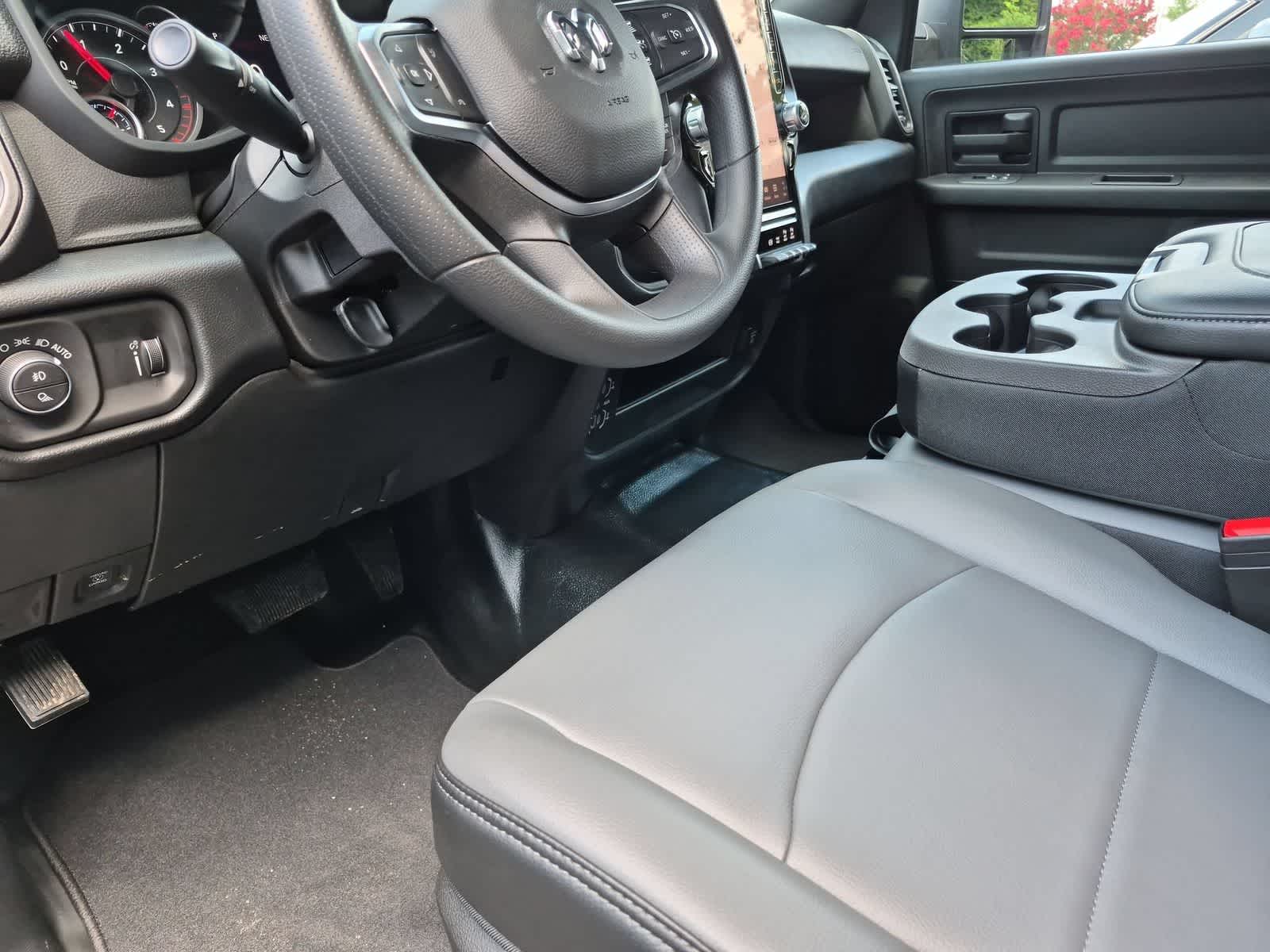 2026 RAM 3500 RAM 3500 TRADESMAN CREW CAB 4X4 8' BOX