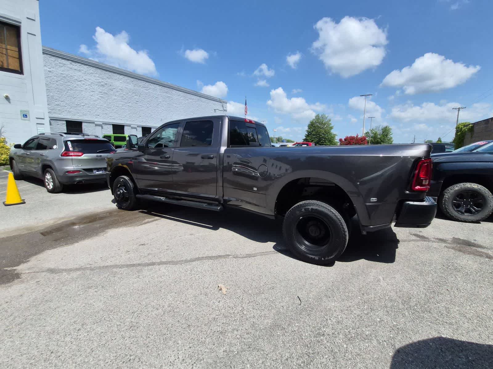 2026 RAM 3500 RAM 3500 TRADESMAN CREW CAB 4X4 8' BOX