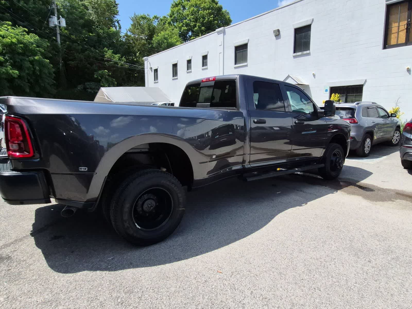 2026 RAM 3500 RAM 3500 TRADESMAN CREW CAB 4X4 8' BOX