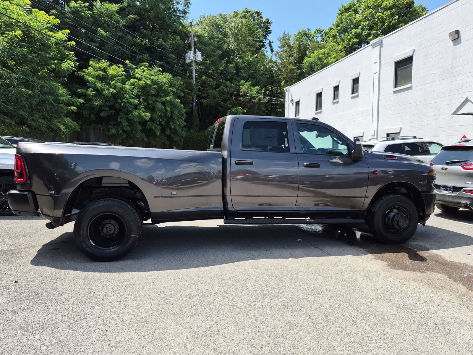 2026 RAM 3500 RAM 3500 TRADESMAN CREW CAB 4X4 8' BOX