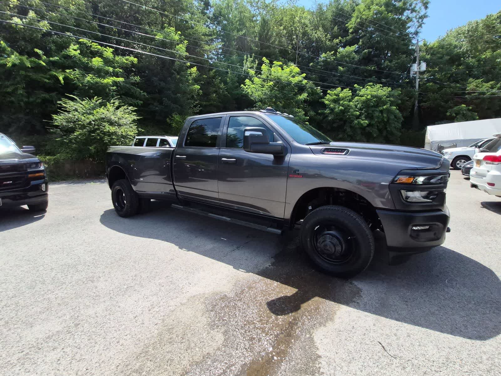 2026 RAM 3500 RAM 3500 TRADESMAN CREW CAB 4X4 8' BOX