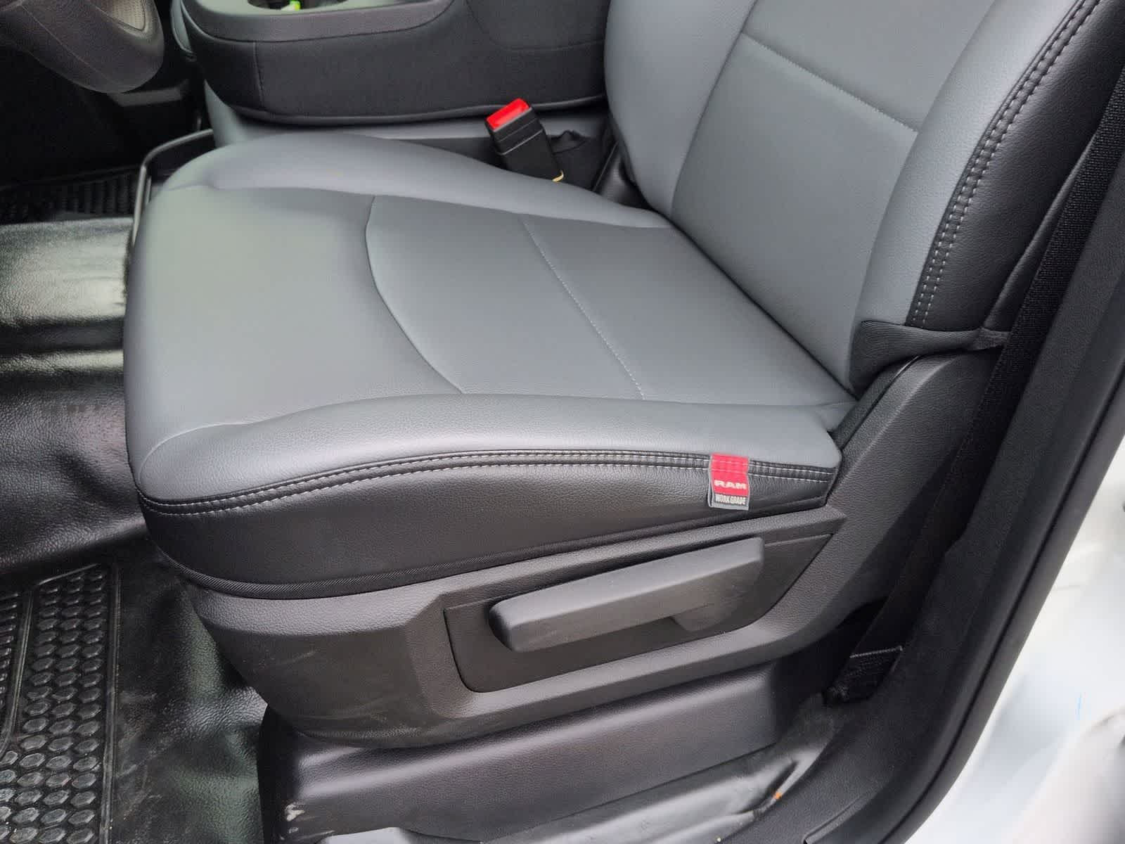 2026 RAM 3500 RAM 3500 TRADESMAN CREW CAB 4X4 8' BOX