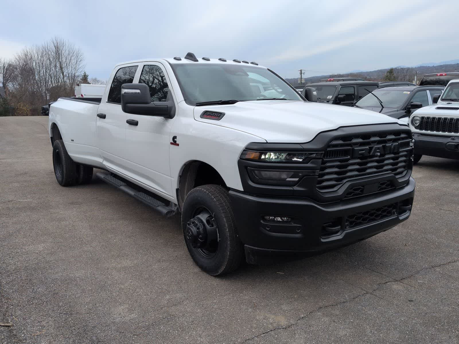 2026 RAM 3500 RAM 3500 TRADESMAN CREW CAB 4X4 8' BOX