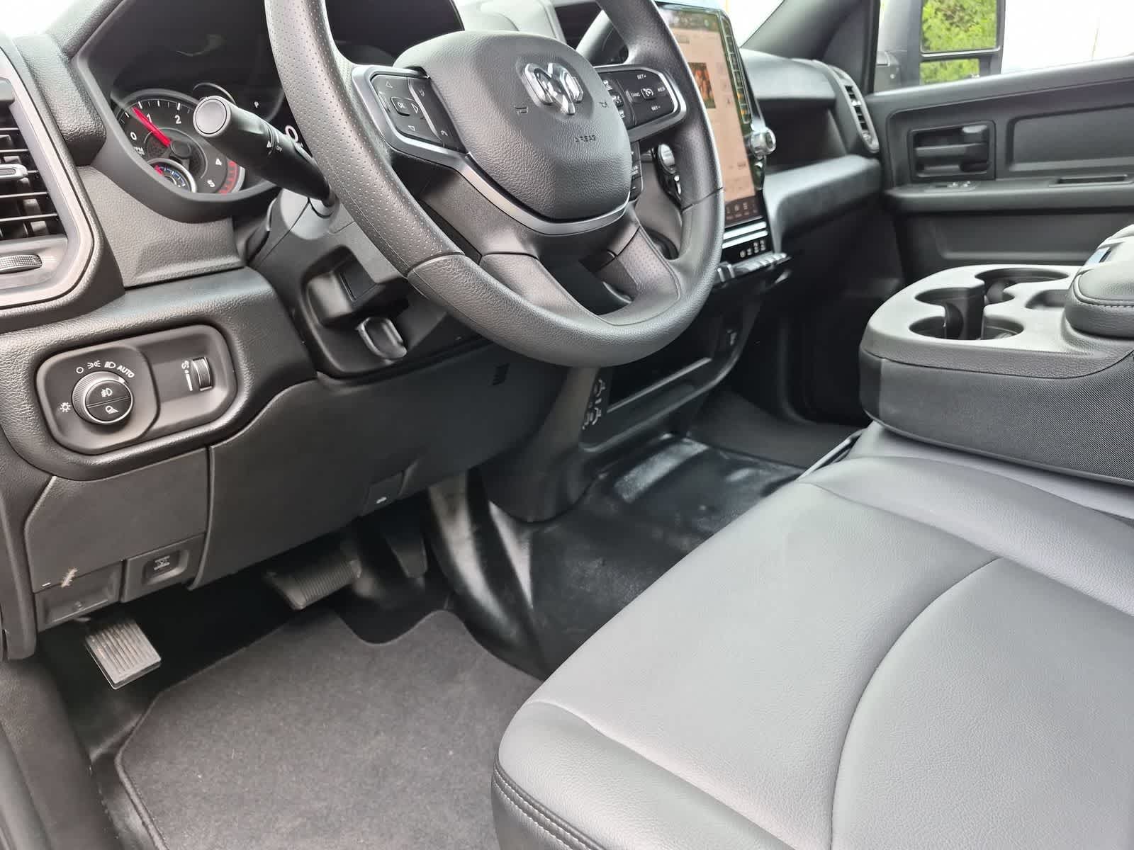 2026 RAM 3500 RAM 3500 TRADESMAN CREW CAB 4X4 8' BOX