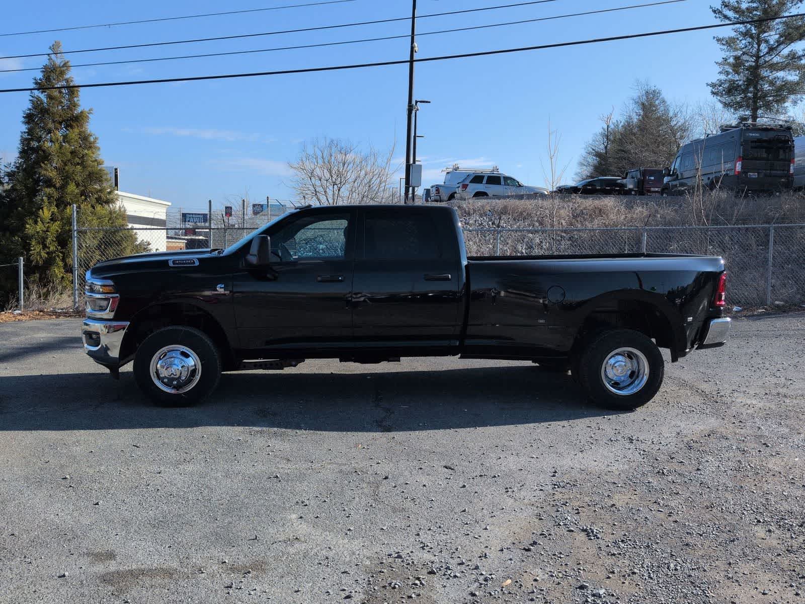 2026 RAM 3500 RAM 3500 TRADESMAN CREW CAB 4X4 8' BOX