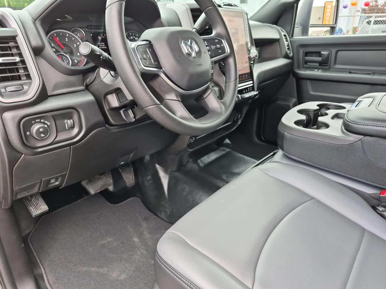 2026 RAM 3500 RAM 3500 TRADESMAN CREW CAB 4X4 8' BOX