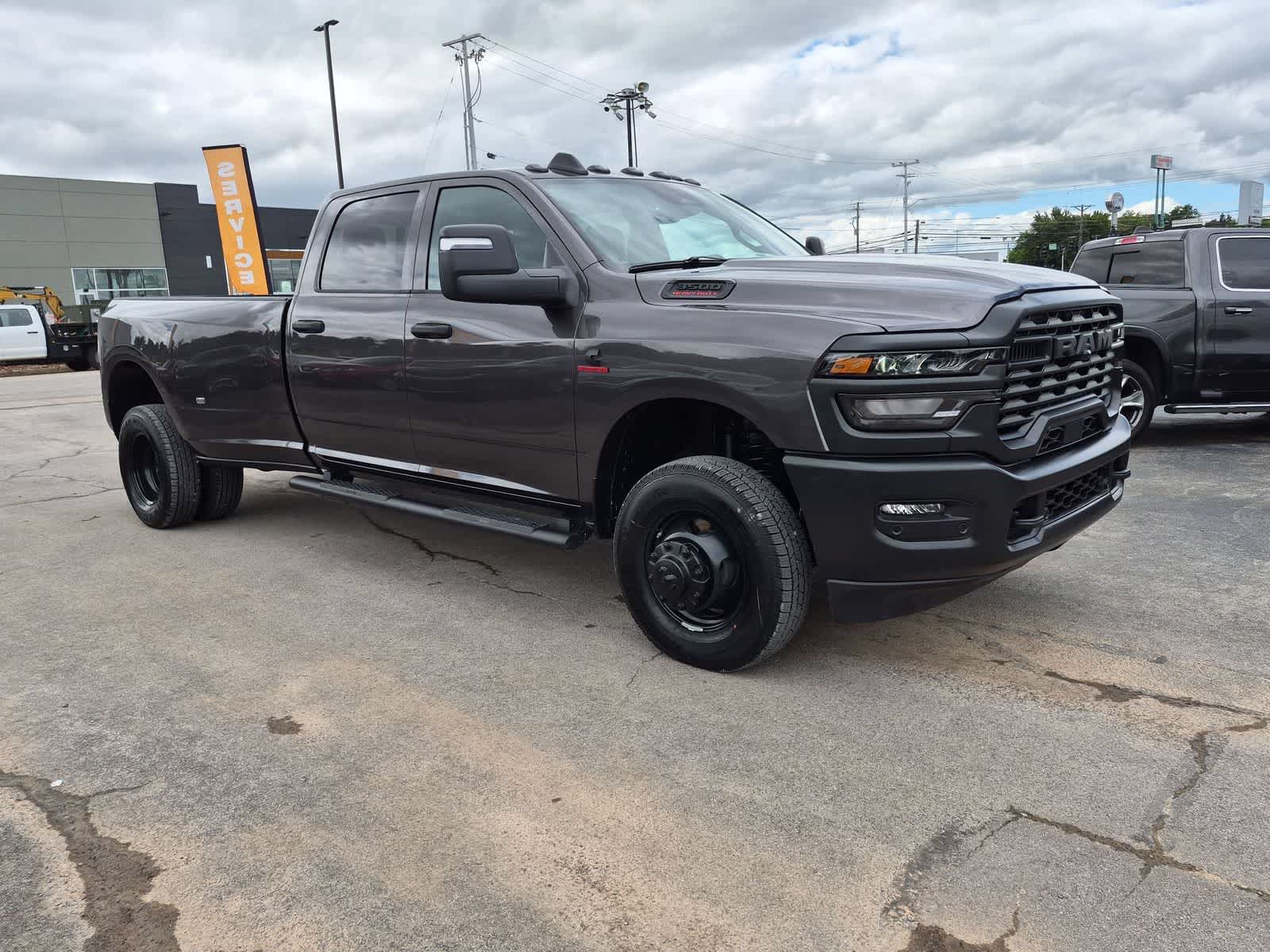2026 RAM 3500 RAM 3500 TRADESMAN CREW CAB 4X4 8' BOX