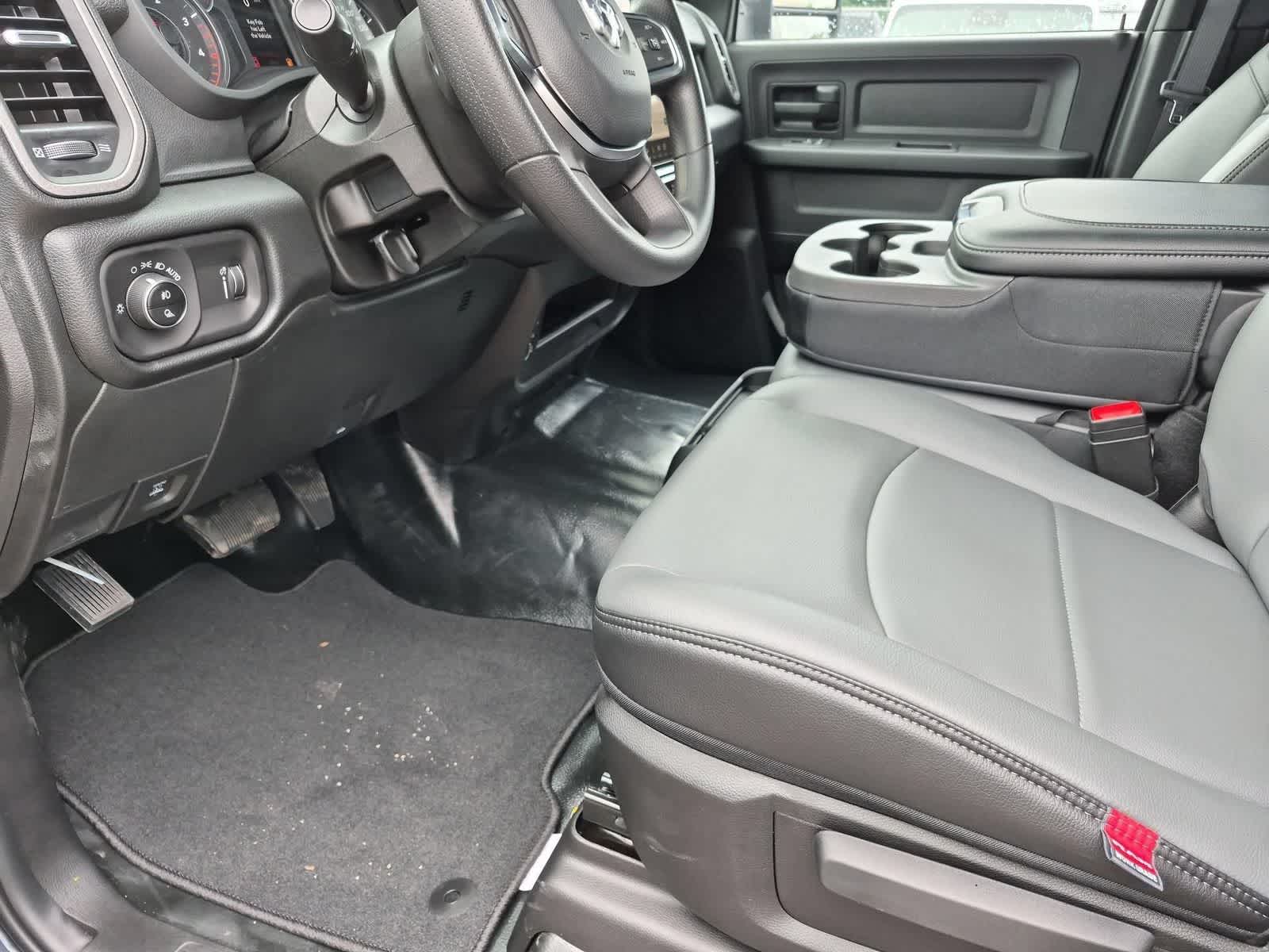 2026 RAM 3500 RAM 3500 TRADESMAN CREW CAB 4X4 8' BOX