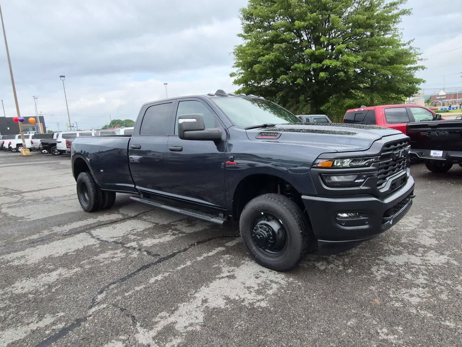 2026 RAM 3500 RAM 3500 TRADESMAN CREW CAB 4X4 8' BOX
