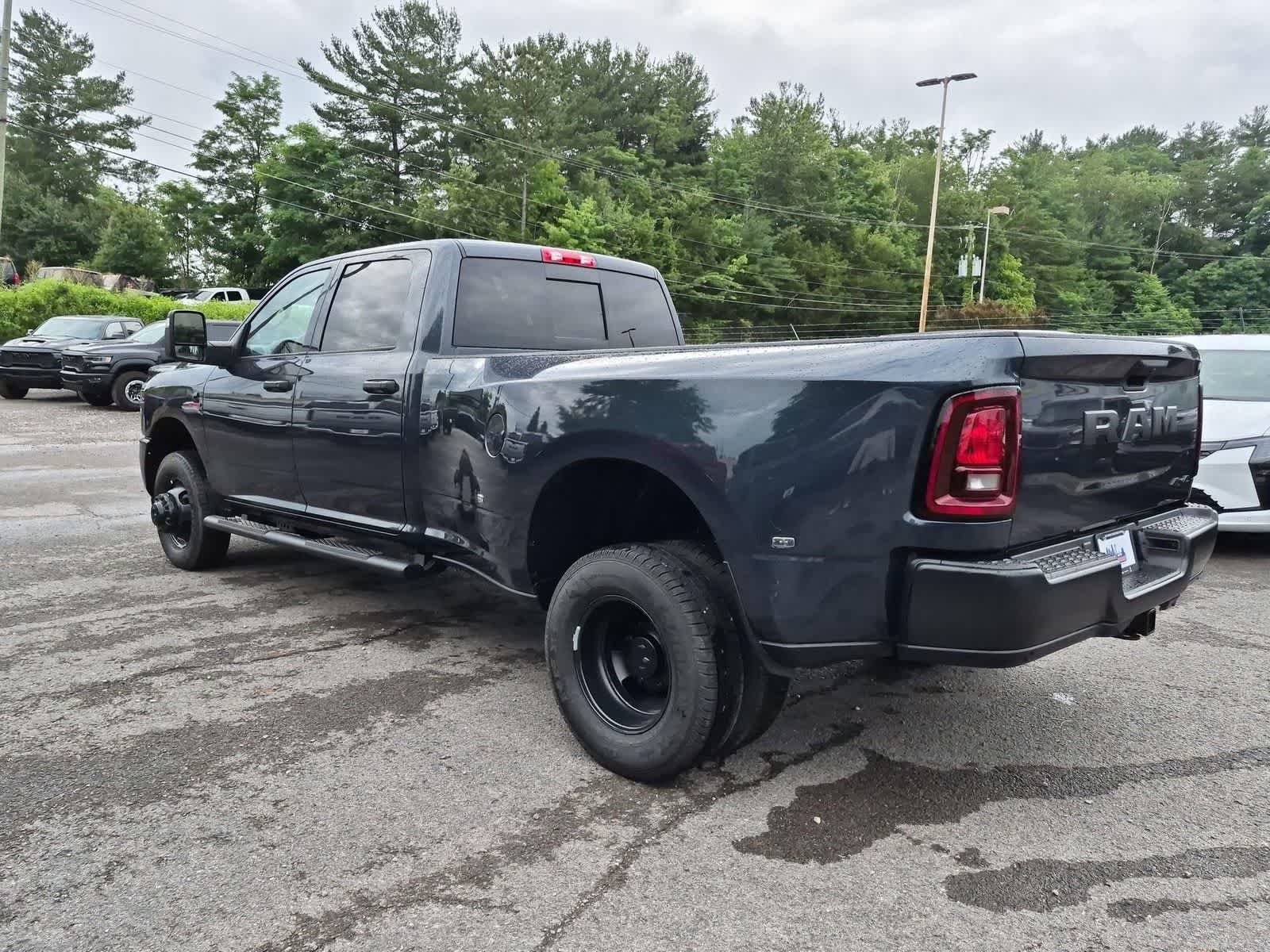 2026 RAM 3500 RAM 3500 TRADESMAN CREW CAB 4X4 8' BOX