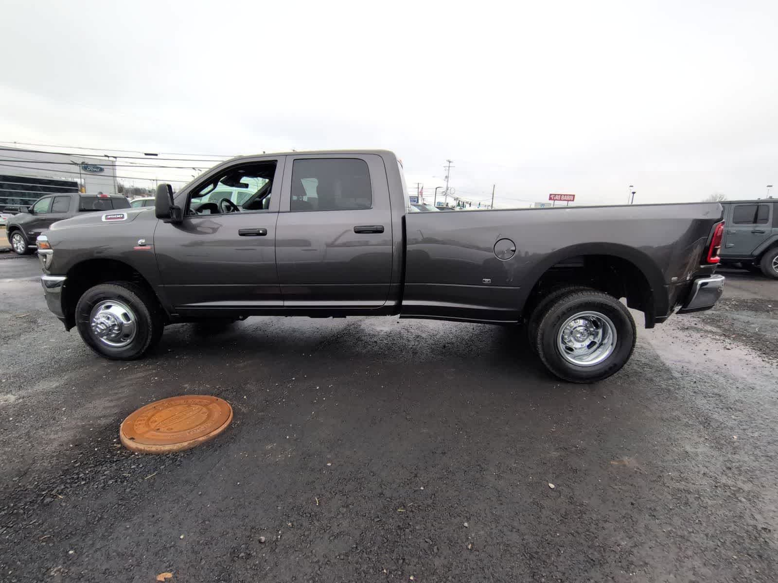 2026 RAM 3500 RAM 3500 TRADESMAN CREW CAB 4X4 8' BOX