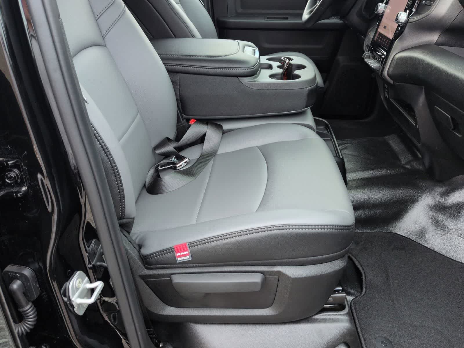 2026 RAM 3500 RAM 3500 TRADESMAN CREW CAB 4X4 8' BOX