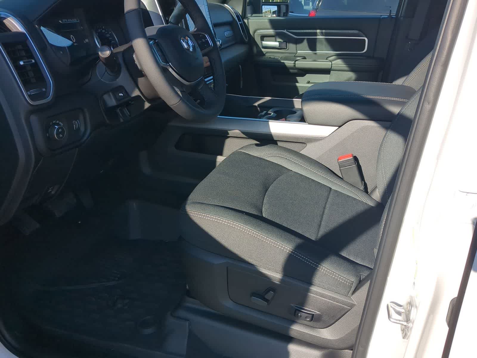 2026 RAM 3500 RAM 3500 BIG HORN CREW CAB 4X4 8' BOX