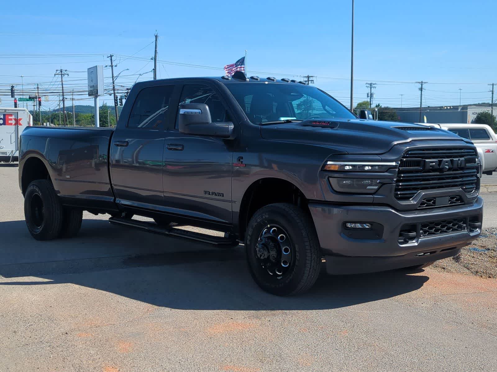 2026 RAM 3500 RAM 3500 LARAMIE CREW CAB 4X4 8' BOX