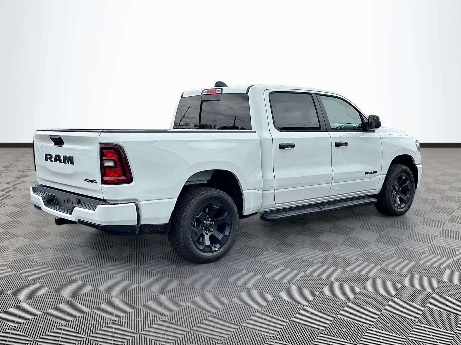 2026 RAM 1500 RAM 1500 EXPRESS CREW CAB 4X4 5'7' BOX
