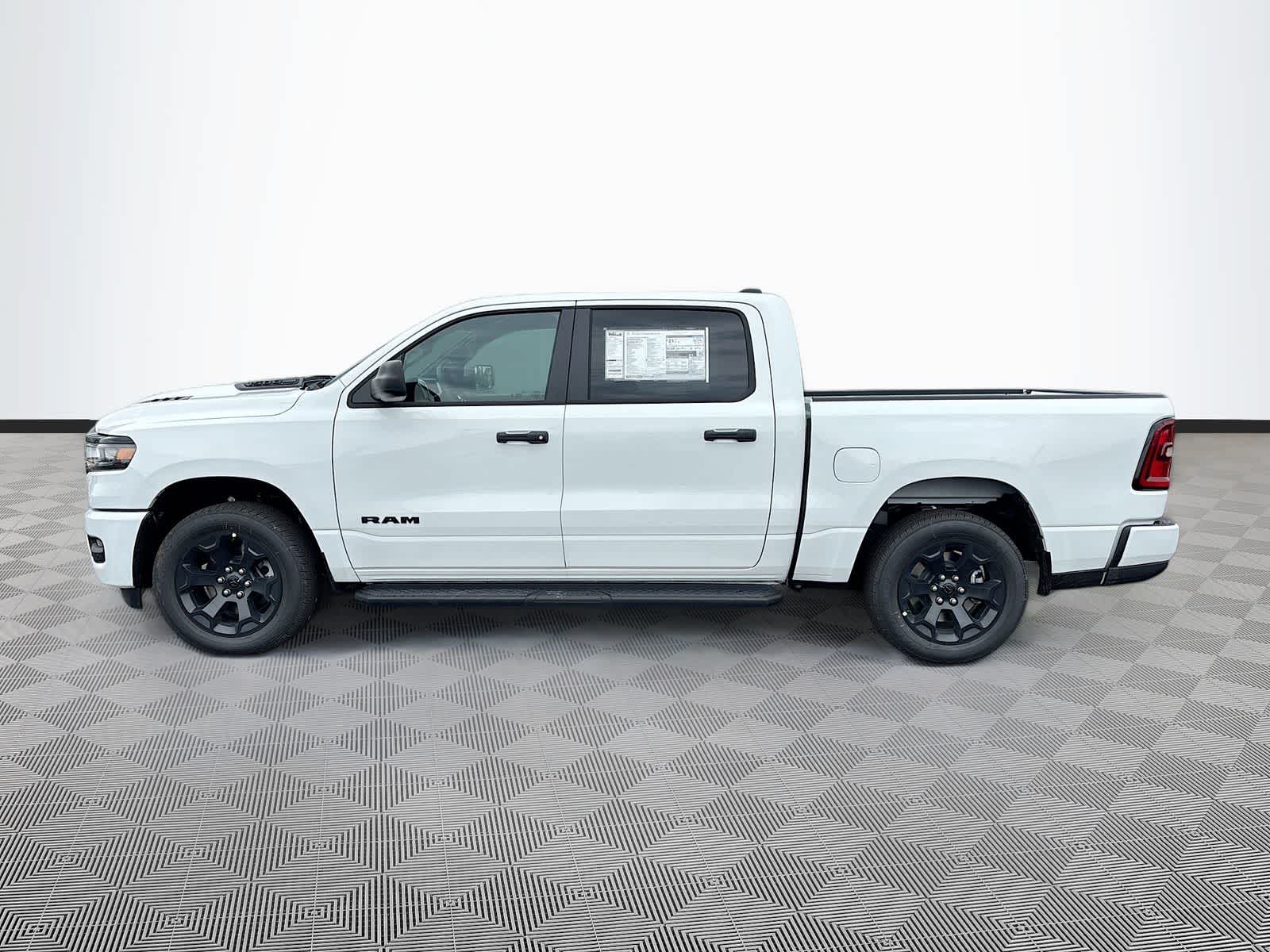 2026 RAM 1500 RAM 1500 EXPRESS CREW CAB 4X4 5'7' BOX