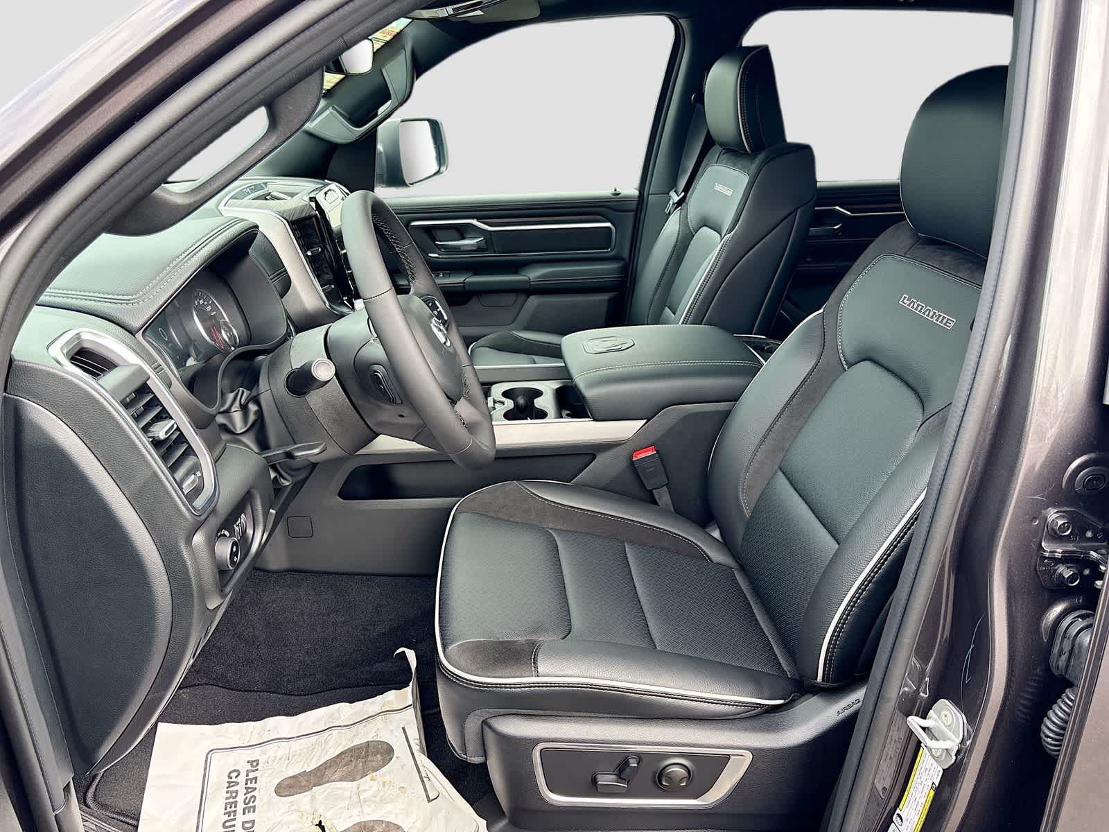 2026 RAM 1500 RAM 1500 LARAMIE CREW CAB 4X4 5'7' BOX