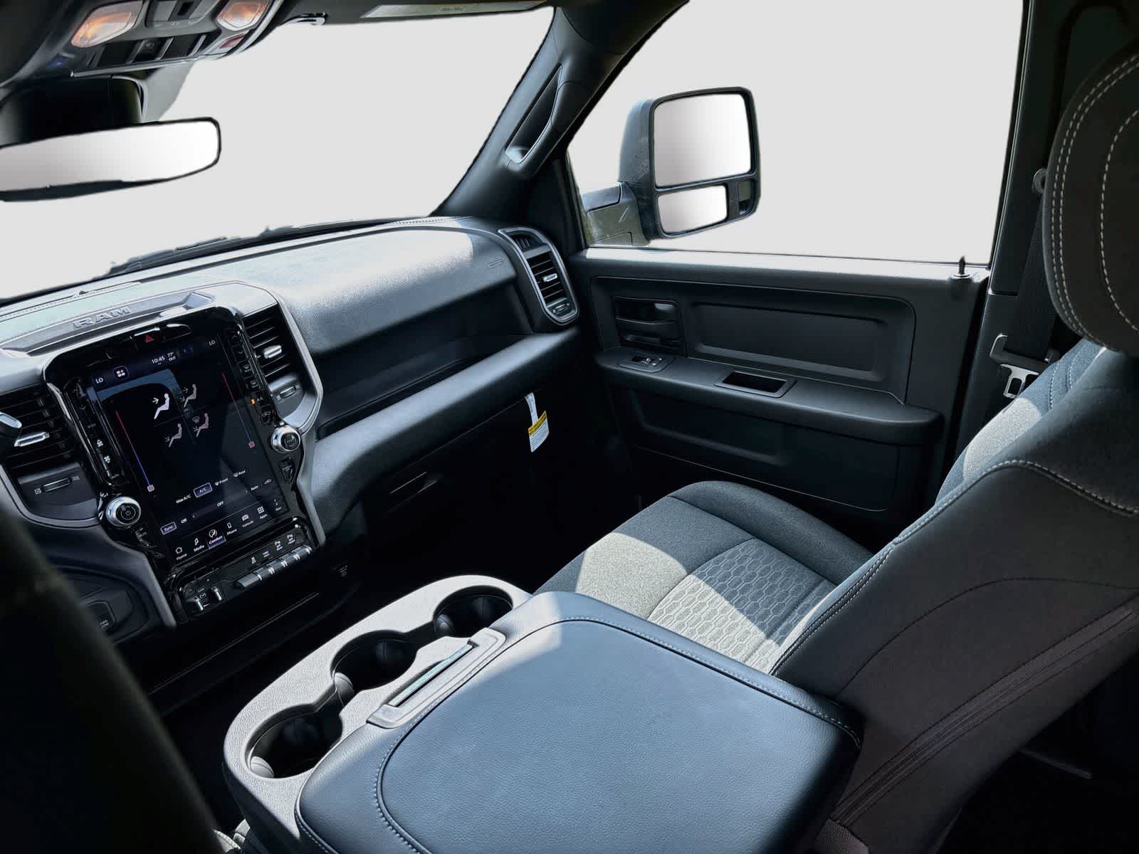 2027 RAM 2500 RAM 2500 BLACK EXPRESS CREW CAB 4X4 6'4' BOX