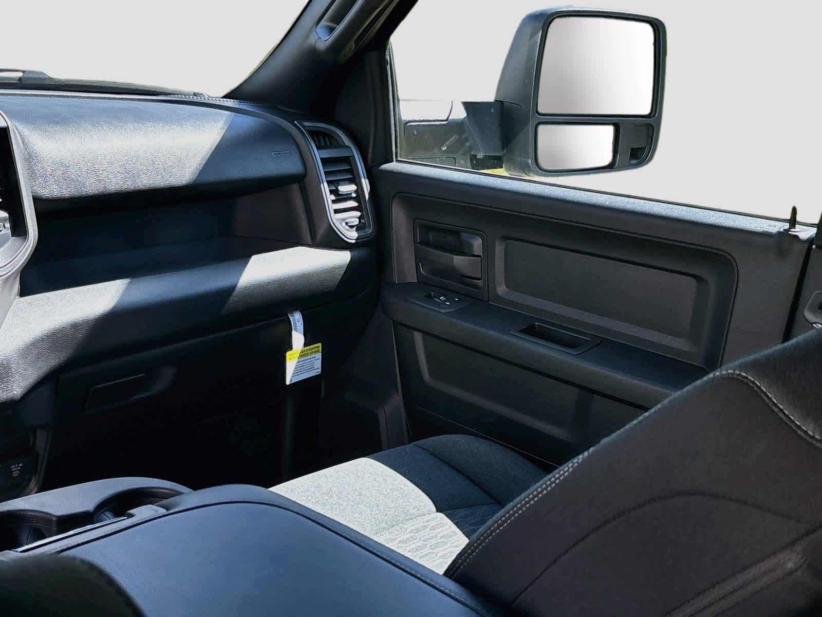 2027 RAM 2500 RAM 2500 BLACK EXPRESS CREW CAB 4X4 6'4' BOX