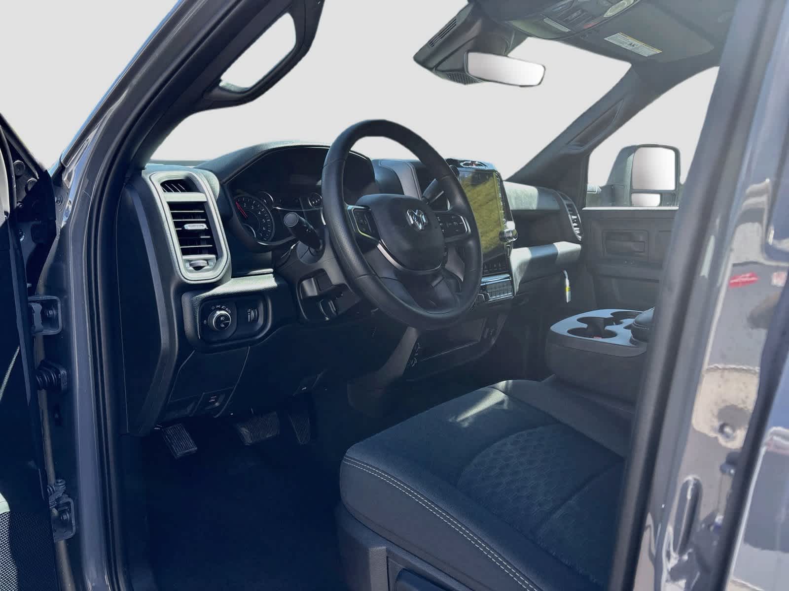 2027 RAM 2500 RAM 2500 BLACK EXPRESS CREW CAB 4X4 6'4' BOX