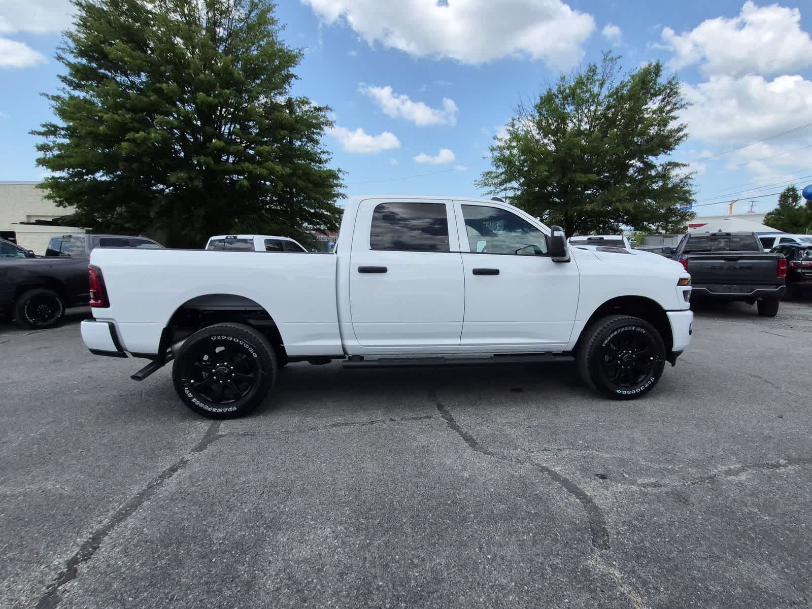 2026 RAM 2500 RAM 2500 BLACK EXPRESS CREW CAB 4X4 6'4' BOX