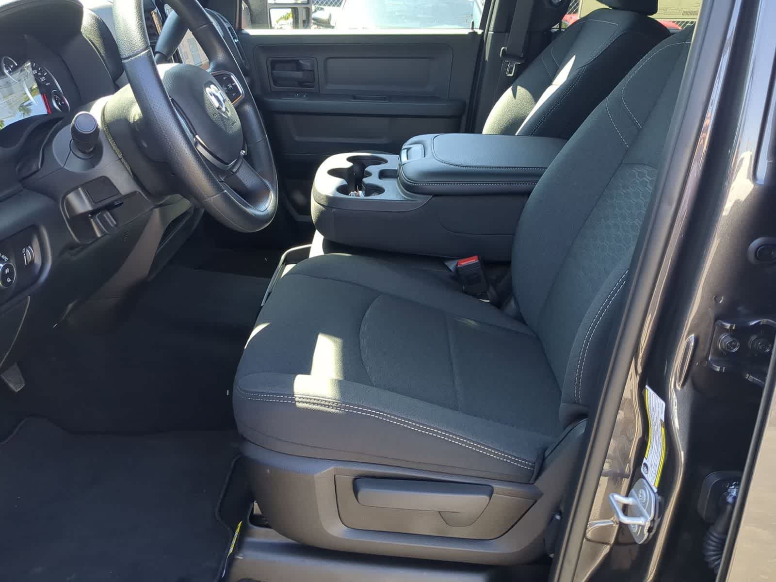 2026 RAM 2500 RAM 2500 BLACK EXPRESS CREW CAB 4X4 6'4' BOX